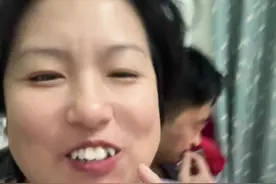 夫妻要想感情好睡前仪式少不了😂#夫妻相处之道 #夫妻感情经营 #夫妻那些事 #逗比夫妻日常 #记录夫妻日常生活视频封面