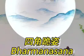 瑜伽体式：四角跪姿势～ 像小猫一样优雅舒展～在呼吸中找到身体的平衡点。 #居家锻炼 #腰痛缓解 #瑜伽入门 #体态矫正 #长尾矩阵