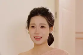 女孩精心准备给男友求婚，没想到却意外撞见男友…….#剧情 #我要上热门 #万万没想到