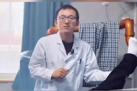 教大家如何区分腰突和腰肌劳损 #腰椎间盘突出 #腰肌劳损 #腰椎间盘突出症视频封面
