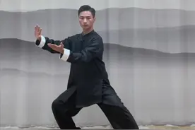 陈式太极拳精要十八式分解口令教学 陈式太极拳精要十八式带口令分解教学，#太极拳 第一式：太极起势，第二式：金刚捣碓。#一见爱上传统文化 #有一种新潮叫太极 #陈式太极拳视频封面