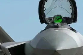 20姬从自检启动到空中机动过程，远近景切换看细节，太帅了！！#歼20