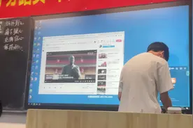 李同学是一个活泼好动、外向开朗的阳光少年，平时也人缘很好
