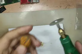 吃完盘桃剩的桃核不要扔，可以做一个小元宝给孩子带，辟邪哦。视频封面