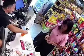 给你了，你都不要啊~ #万万没想到 #监控下的一幕 #看一遍笑一遍视频封面