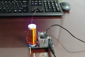 特斯拉线圈之“电音”。以手机输出的模拟音频电信号作为声源