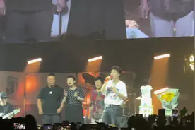 有家人陪伴的弟弟王一珩大帅哥生日快乐#王一珩上海巡演