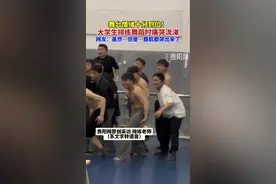 舞台上的情绪十分到位！#学生排练舞蹈时情绪到位痛哭流涕 #校园生活 #搞笑视频