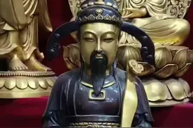 为什么教堂里全是座椅，寺庙里全是跪垫？为什么教堂里全是忏悔，寺庙里全是许愿？为啥教会建医院、建学校、建孤儿院，寺庙却只接受捐赠呢？这是我在网上看到的一个问题，你能替我回答吗？#时来运转 #财运亨通 #接福接财接好运视频封面