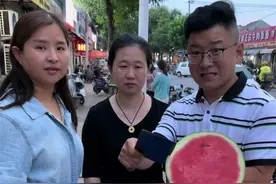 剩下的四块西瓜加三刀怎么切成八块#高手在民间 #西瓜 #这是高手 #羊头 #街头挑战