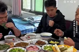 守村人也是镇灵人，俗称地仙。为村挡灾，吸村里霉运到自己身上