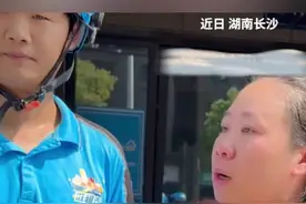 老板娘被困零下20℃冷库，面临低温和窒息危险时，所幸被隔壁外卖小哥解救。后续老板娘把小哥认作老弟