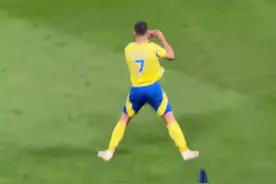 C罗门前停球后侧钩破门！ 随后裁判吹罚越位在先进球无效！#足球 #体育 #新今体育视频封面