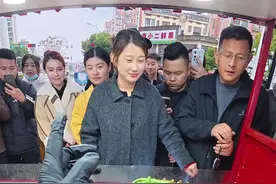 90后小伙在县城摆摊卖卤菜的第458天#胡师傅大锅卤菜#摆摊日记#沉浸式#内容启发搜索