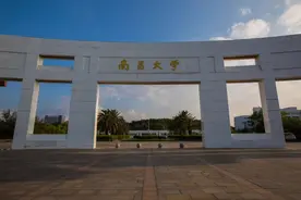 今天陪着闺女去学校考研复试，闺女说妈妈很紧张，怎么办视频封面