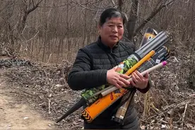 我妈非说我拾故意的……跟我妈去捡破烂去了，拾了一晚上，只要我妈高兴就好#婆媳视频封面