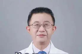 #痴呆 老人日常服药，作为照料者千万不要大意#陈斌华#老年痴呆视频封面