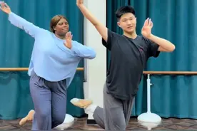 外国友人都能学会咱们的古典舞，以后咱们可不能说难哈。😃#小城谣 #古典舞