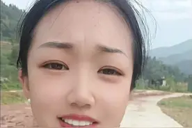 三四十岁的男人，怎么会不累嘛？几千块的工资只够开销。不敢和父母争对错，不敢和媳妇论长短，更不敢对孩子发脾气。有时候下班，连回家的勇气都没有，体谅了所有的人，却唯独逼疯了自己。#创作灵感 #中年男人 #男人的无奈视频封面