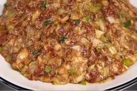调饺子馅不要先放盐和料酒，教你饺子馆秘诀，鲜嫩多汁不腥不柴 #饺子馅 #美食教程 #包饺子 #猪肉馅 #纯手工制作美食