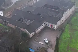 晚清川东首富“陈万宝”庄园，始建于清朝同治年间，占地面积11亩，有120余间房间，是现存十大民间庄园之一！#历史古迹 #陈万宝庄园 #古建筑之美 #豪宅 #旅行推荐官视频封面