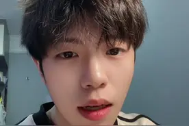 玩游戏会玩出腱鞘炎？会，因为想追赶一起玩的好兄弟不希望拖他后腿，就会大量的练习，因为想玩起来更爽，但是值不值得让自己受伤，对于普通玩家来说不值得，游戏只是娱乐和放松，大家有更好的药物之类的也可以推荐一下#腱鞘炎