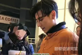 正常说话让人陌生，唱起歌来更让人陌生 #蒋奇明 #蒋奇明说普通话更帅了视频封面