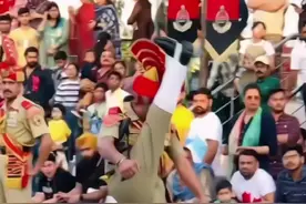 印度降旗仪式，三哥踢正步，整套动作行云流水一气呵成 #印度降旗仪式 #观世界 #分享异国风情 #踢正步视频封面