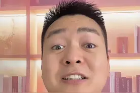 女子遛狗不拴绳，男子好心提醒，反被辱骂殴打至轻伤二级！视频封面