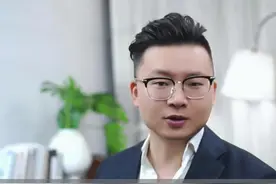 70岁的董明珠再造车？ 为什么同样是跨界，雷军能造车成功，董明珠却是失败呢？#雷军 #董明珠视频封面