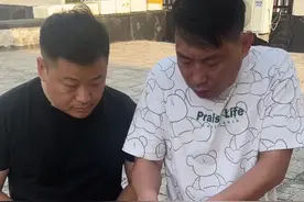 #娱乐评论大赏 #玩牌 #小牌大耍 #段子演绎生活 #三根绳逮老二 晚上好，老表，喝汤了某视频封面