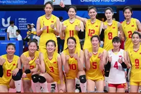 太燃了！中国女排成都大运会夺冠后，全场响起BGM《歌唱祖国》 #中国女排  #成都大运会视频封面