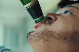 来一口尝尝咸淡😂#包贝尔 #每日推荐电影 #电影视频封面