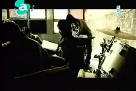 信乐团的《海阔天空》专辑是他们在2004年2月27日发行的第三张…视频封面