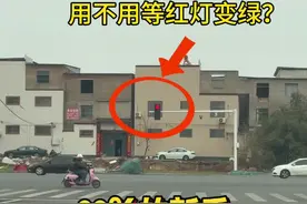 右转弯到底用不用等绿灯，许多新手因为不懂扣分又罚款！ #汽车知识 #每天一个用车知识 #新手上路视频封面