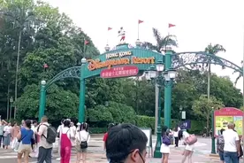 迪士尼挺适合情侣来的，就是门票太贵了，一张成人票就800块视频封面