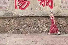 来桂林旅游的朋友，游船一定要坐这种正规的大游船，全程大约在4个半小时左右，从桂林直达阳朔，并且停船码头就在西街旁边#桂林旅游攻略 #春节超会玩指南 #广西dou是好风光 #漓江游船 #桂林山水甲天下视频封面