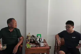 流浪40年后的爷爷#爸爸忙去了#孙子在照顾，送午饭视频封面