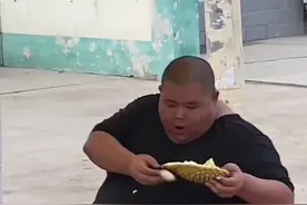 失败是成功之母，曾经我的豪车 奔驰 宝马 野马 霸道 还有存款都创业失败 都赔次去了，虽然失败了 但我不后悔 小学三级学历 虽然失败 我良子单枪匹马一个人靠自己做了很多平常人做不到的事 尝试了很多 也踩了很多坑 不过积累了很多经验 学会了很多，嗨 想开点 大起大落 谁都有 拍拍灰尘继续走、只要人不死 总有一天会东山再起的…… #记录生活 #创业失败的90后 #创业失败 #创业日记 #热门视频封面