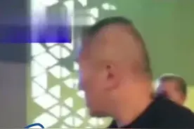 中国台湾网红“馆长”陈之汉抵达上海浦东机场，“看到没？他们厕所有门的”