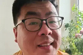 瓦蓝蓝的天上飞老登，所以你知道东北话“老登”是什么意思吗?#搞笑 #东北话 #南北差异