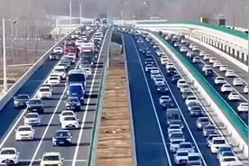 中国高速每天营收18亿，年年高营收，年年亏损。这一切究竟为何视频封面