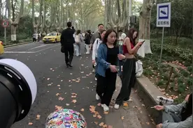 梧桐大道遇到好害羞的小姐姐 在南京的时候，拍的素材视频封面