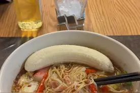 就凭这碗面，我觉得我也算得上是个成功人士了。视频封面