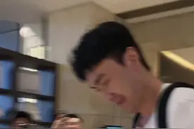 辽宁男篮客场战胜广东男篮的功勋球员刘雁宇回到沈阳受到球迷的热情欢迎！#1234我爱辽篮 #辽宁男篮视频封面