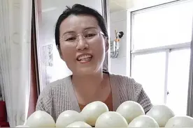 奶奶教的正宗传统发酵老面馒头做法，面瓜曲酵引子发酵子蒸馒头完整视频#老面馒头 #发面馒头 #老面馒头的做法 #生活日常 #老百姓的平凡生活视频封面