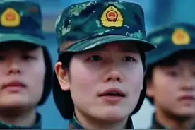英姿飒爽，巾帼不让须眉……这就是中国女兵，新时代的花木兰……#巾帼英豪 #女兵方队 #巾帼 #巾帼不让须眉 #巾帼风采视频封面