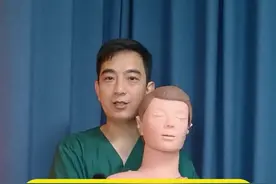 海姆立克急救法 异物卡喉气道完全梗阻，完整演示海姆立克腹部冲击法全过程#硬核健康科普行动 #海姆立克急救法