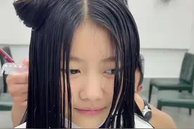 开学前剪头发，小艾第1次挑战八字刘海，翻车了吗？ #亲子#初中生#剪头发视频封面