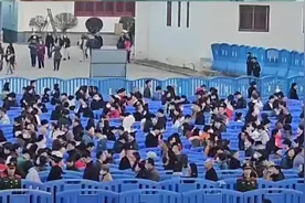 将你的手机不停左右晃动你会看到神奇的一幕#校园生活